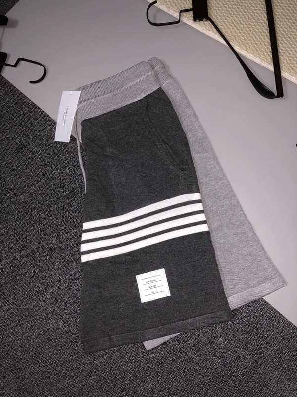 ブランドハーフパンツ背面デザイン